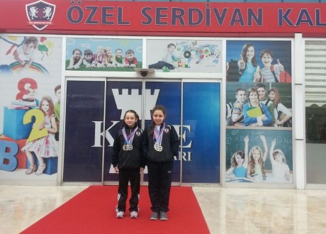 Yüzmede Türkiye Şampiyonu Oldular