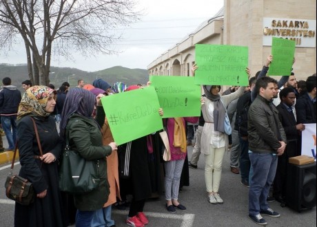 SAÜ'de protesto eylemi