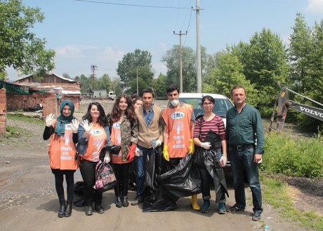 Sapancayı besleyen derelere temizleniyor