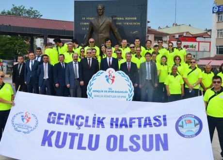 Gençlik Haftası Çelenk Töreni İle Başladı