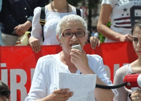 TKB'den kadına şiddete protesto