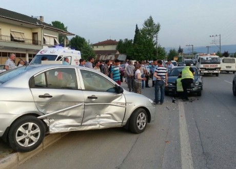 Trafik kazası :3 yaralı