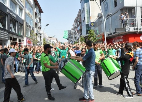 Tatangalar'dan Sakaryaspor'a destek yürüyüşü