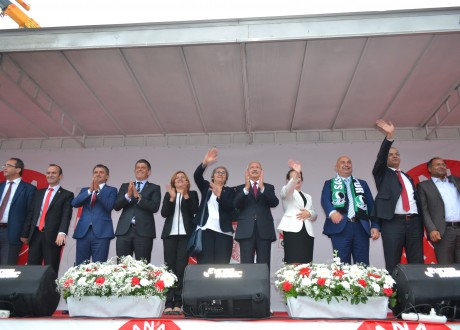 Kılıçdaroğlu Sakarya'da Muhalefete yüklendi