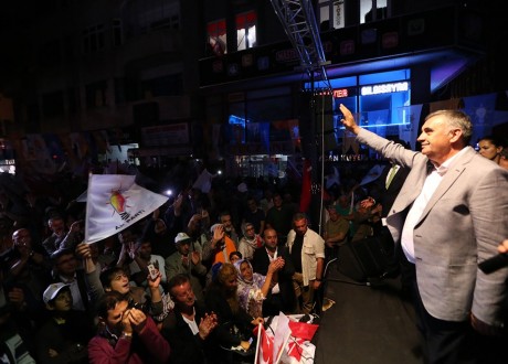 Toçoğlu:AK Parti Hizmetin Adıdır