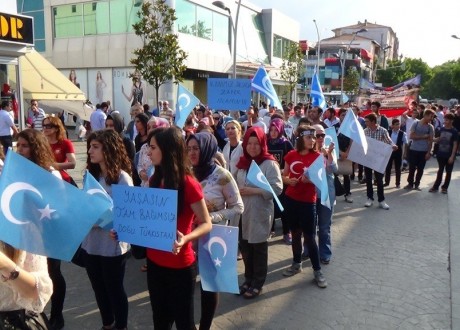 Ülkücülerden Doğu Türkistan Yürüyüşü