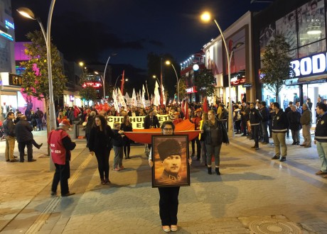Sakarya'da Cumhuriyet yürüyüşü