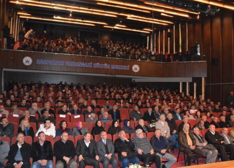 MHP'de muhalefet genel merkezi topa tuttu