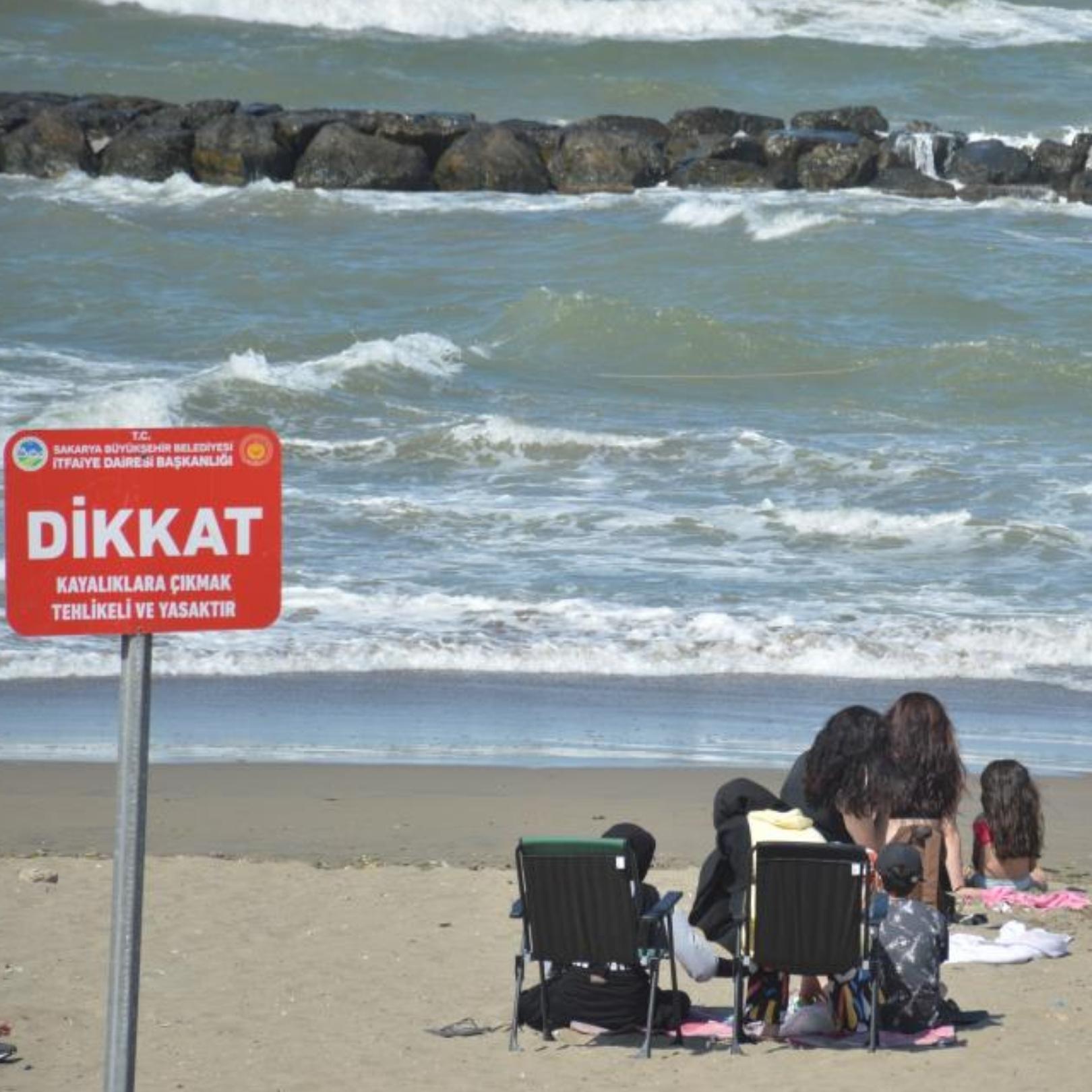 Binlerce tatilci oraya akın ediyordu, denize girmek yasaklandı