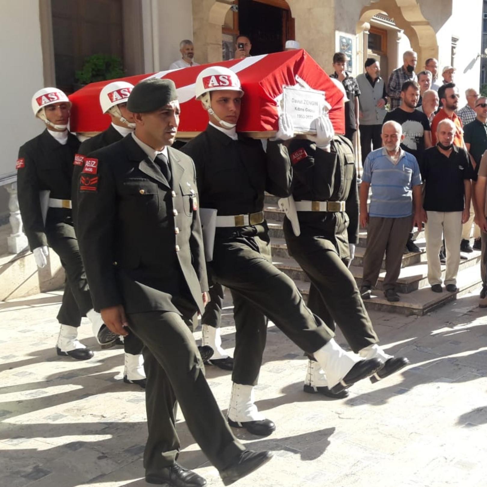 Kıbrıs Barış Harekatı Gazisi Davut Zengin dualarla son yolculuğuna uğurlandı