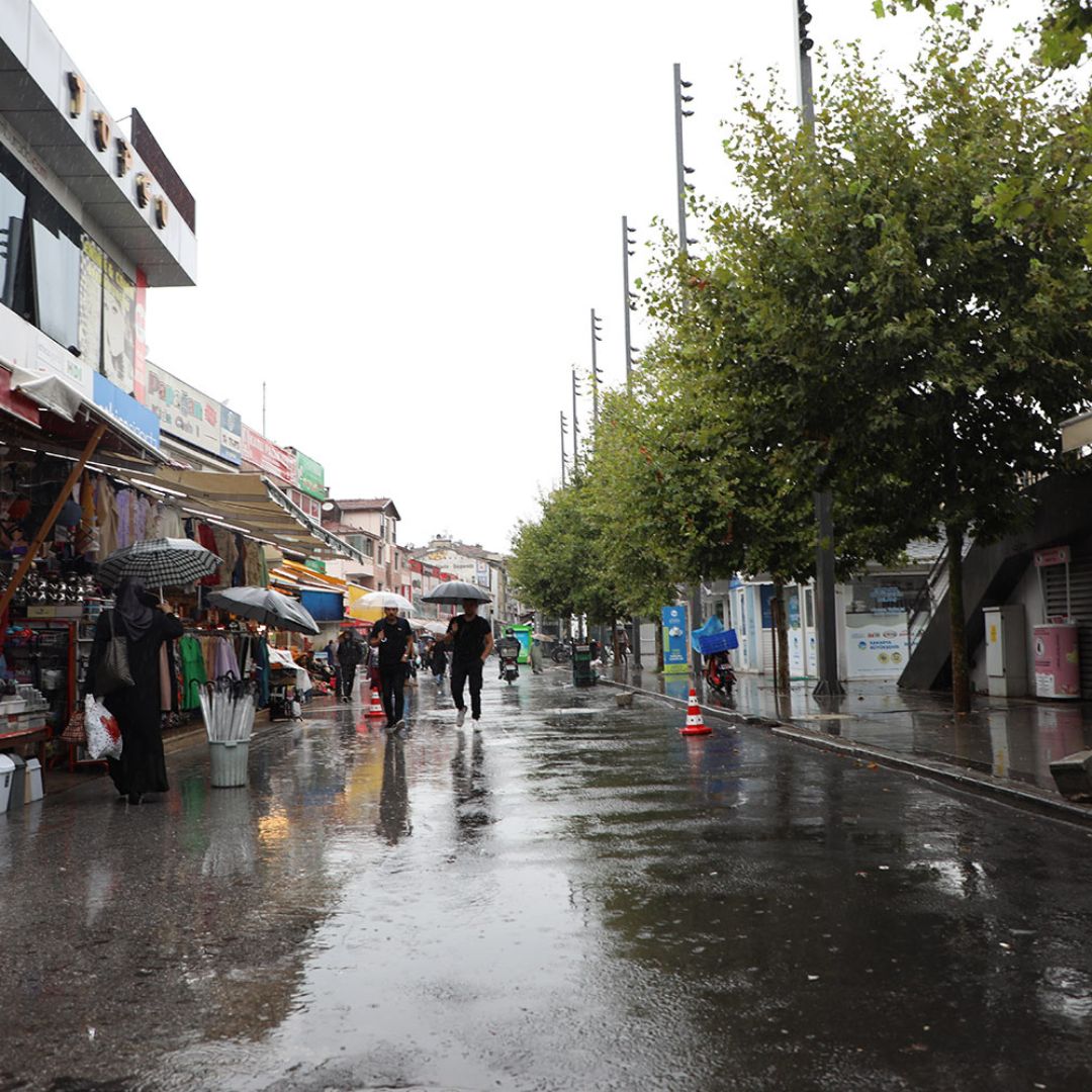 Sağlam altyapıyla buluşan Katlı Pazar esnafından Başkan Yüce’ye teşekkür