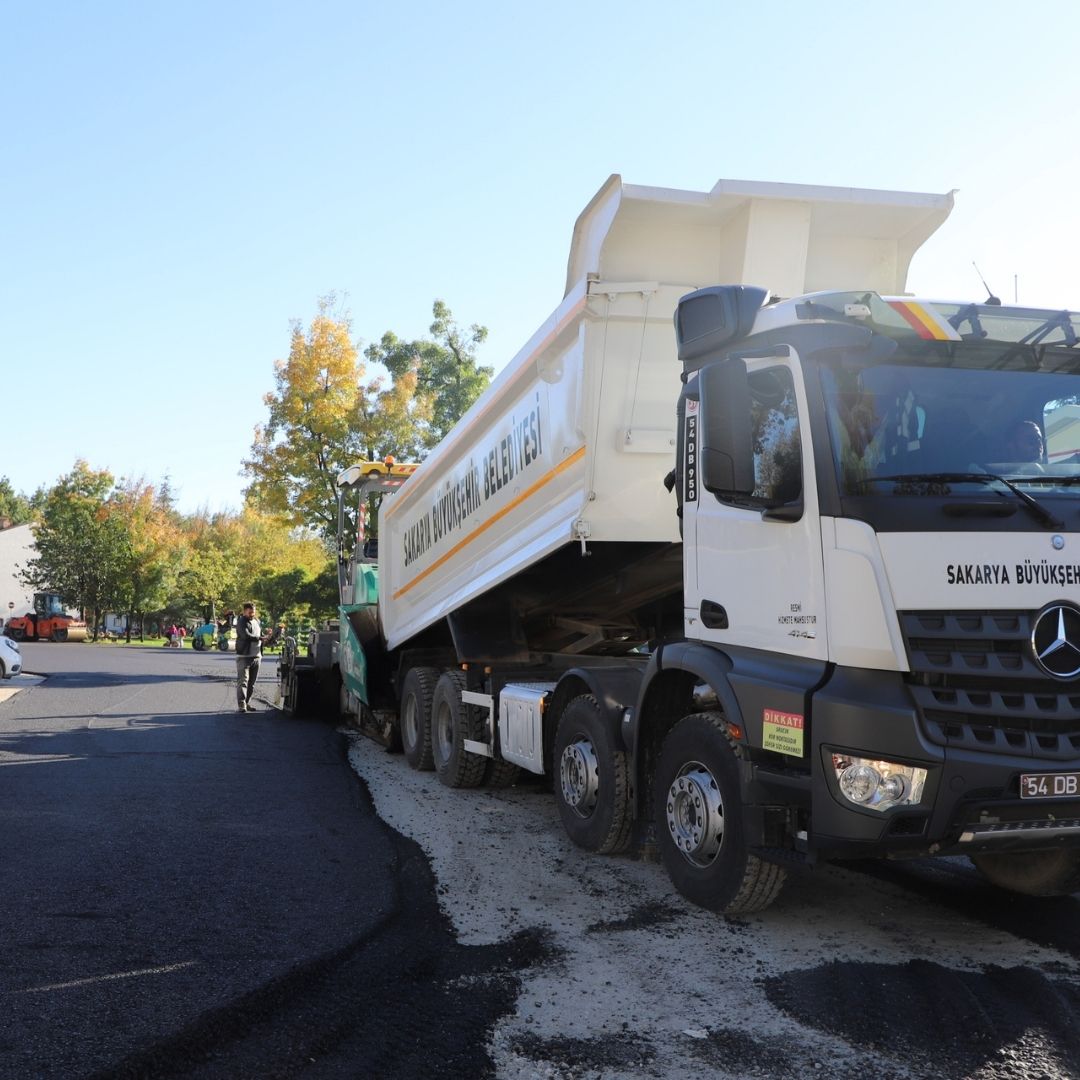 Şehrin simgesi haline gelen parkın yolları yeni görünümüne kavuştu