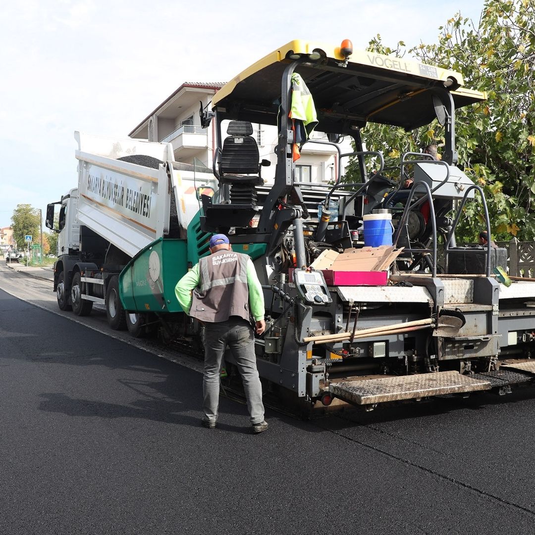 Serdivan ve Adapazarı’nın bağlantısı olan cadde yeni yüzüne kavuştu