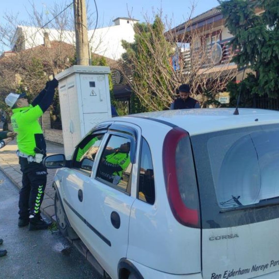 Kontrolden çıkan otomobil, şebeke kutusuna çarptı: 1 yaralı