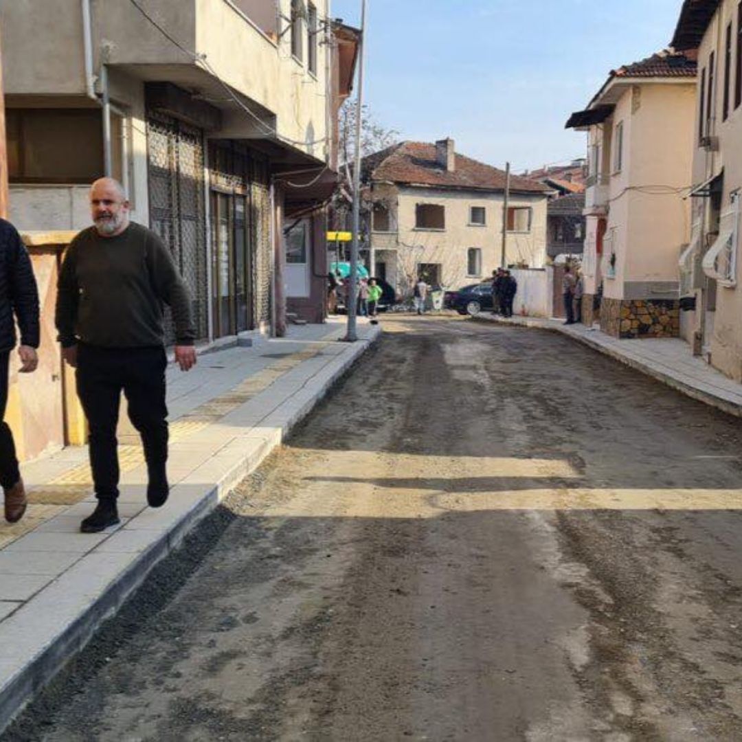 Sapanca Belediyesi’nden, İstiklal Caddesine Asfalt