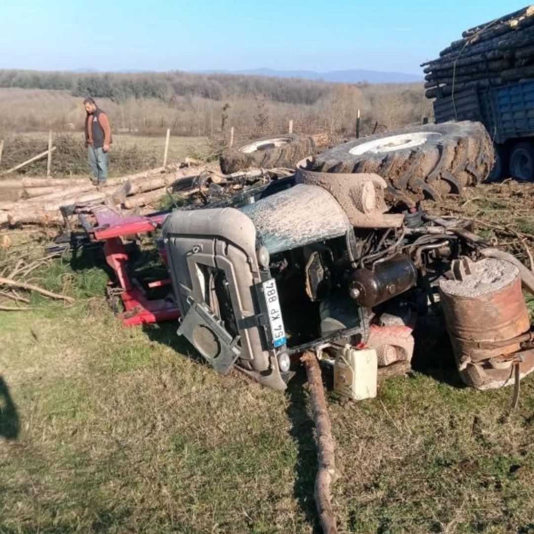 Devrilen traktörün altına kaldı, hastanede hayatını kaybetti