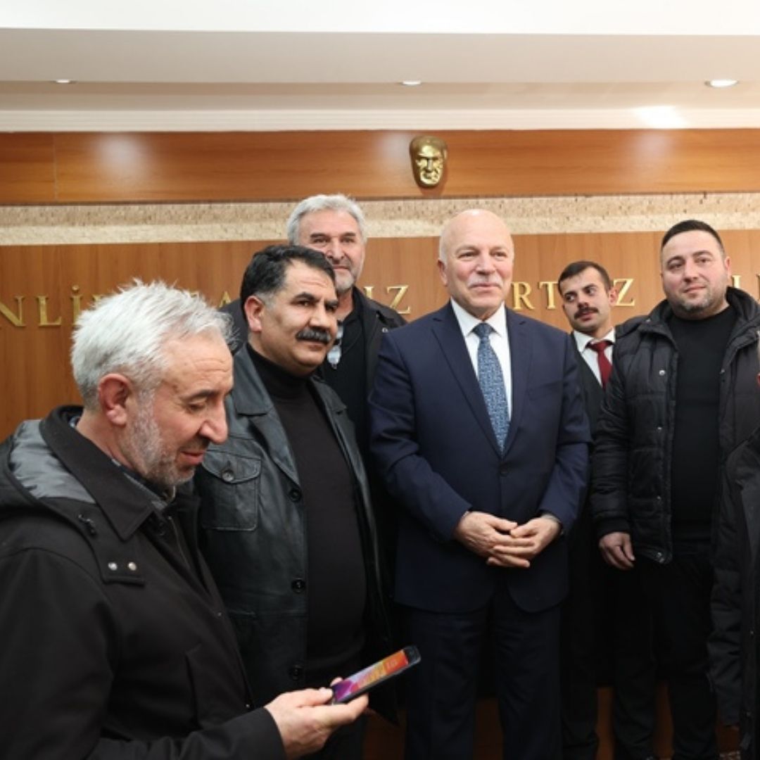 Sakarya Sarıkamış Platformundan Erzurum Büyükşehir Belediye Başkanı Sekmen’e ziyaret