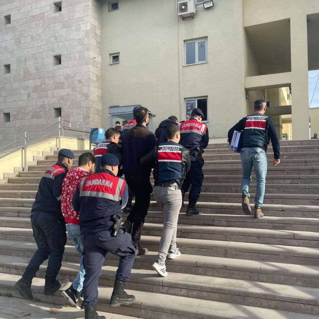 Jandarmadan DEAŞ operasyonu: 3 yabancı uyruklu şahıs tutuklandı