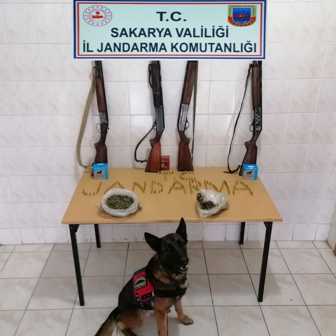 Jandarma Kaynarca'da uyuşturucuya geçit vermiyor: 1 gözaltı