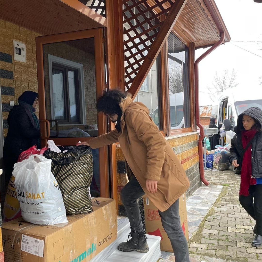 Deprem İçin Tek Yürek!