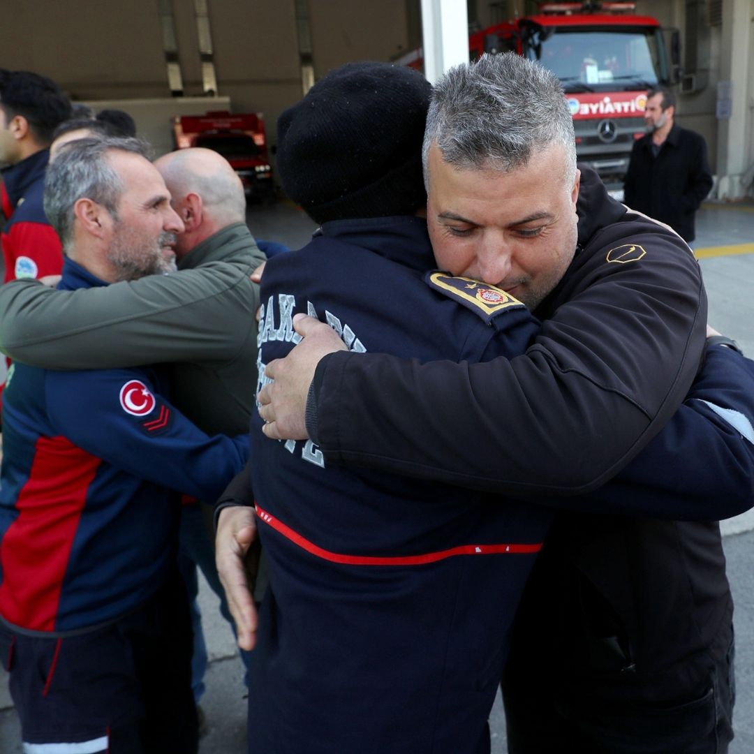 ‘Umudun simgesi’ olan Sakarya ekibine duygusal karşılama