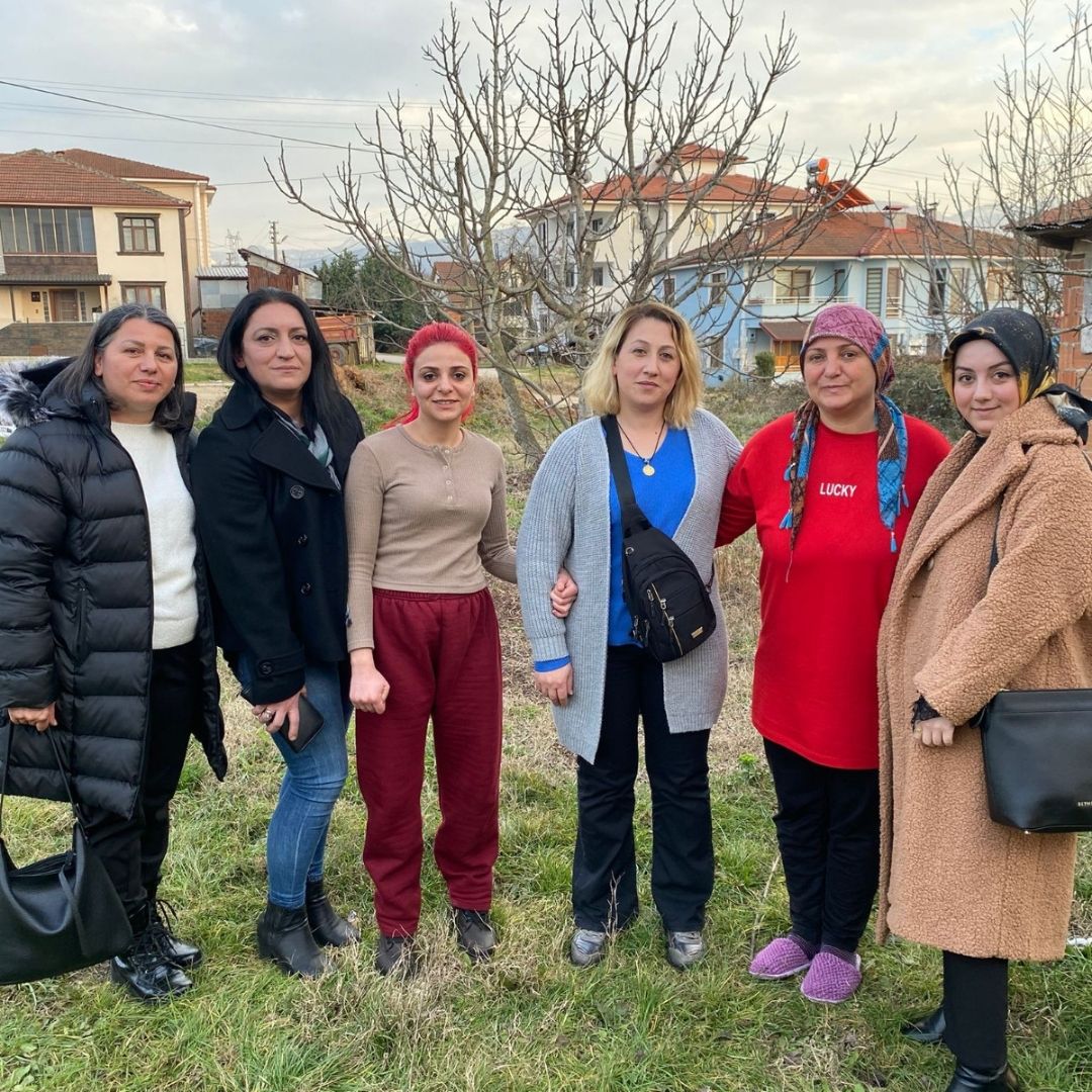 İYİ Partili Kadınlardan Depremzedelere Ziyaret