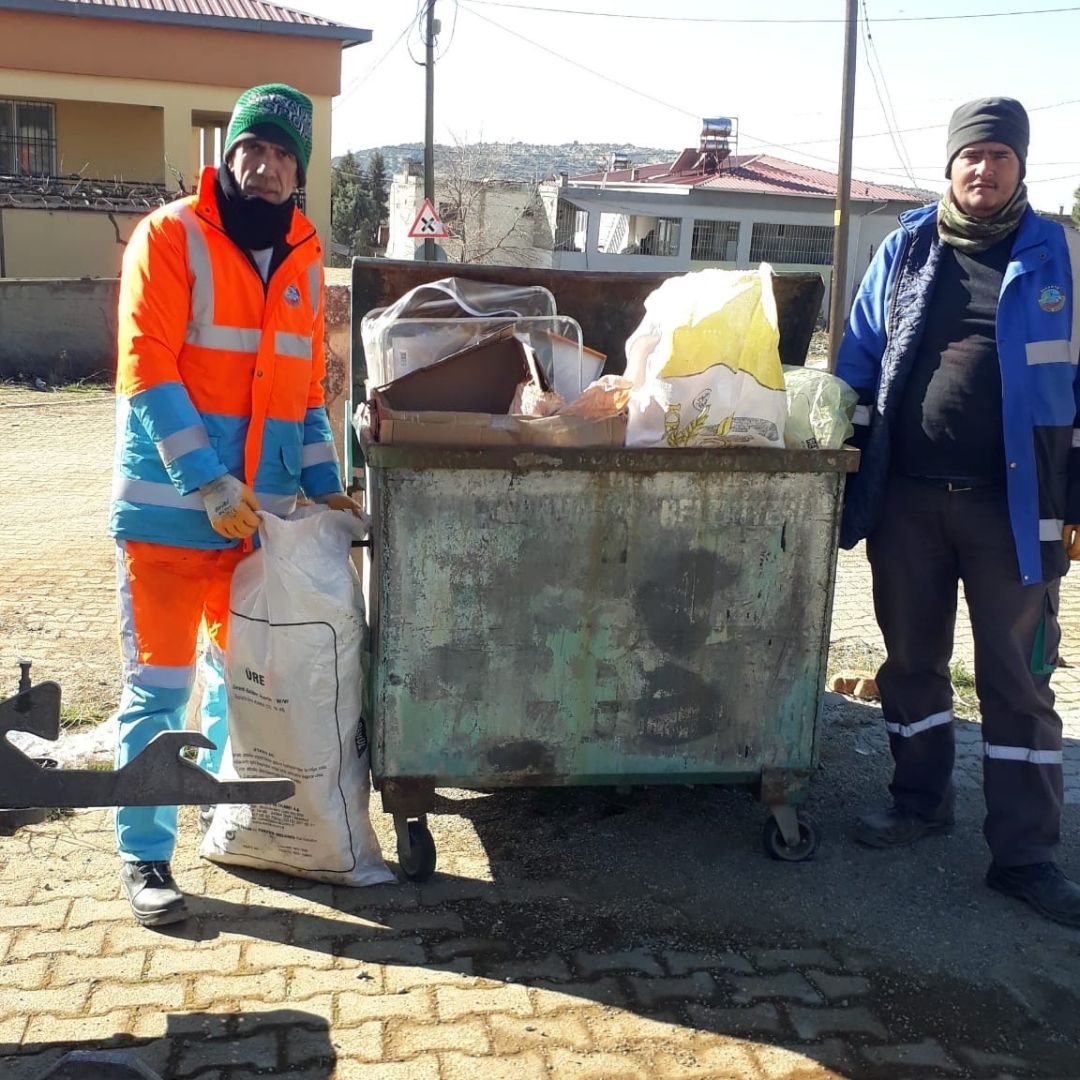 Serdivan Belediyesi Temizlik İşleri Ekipleri Deprem Bölgesinde