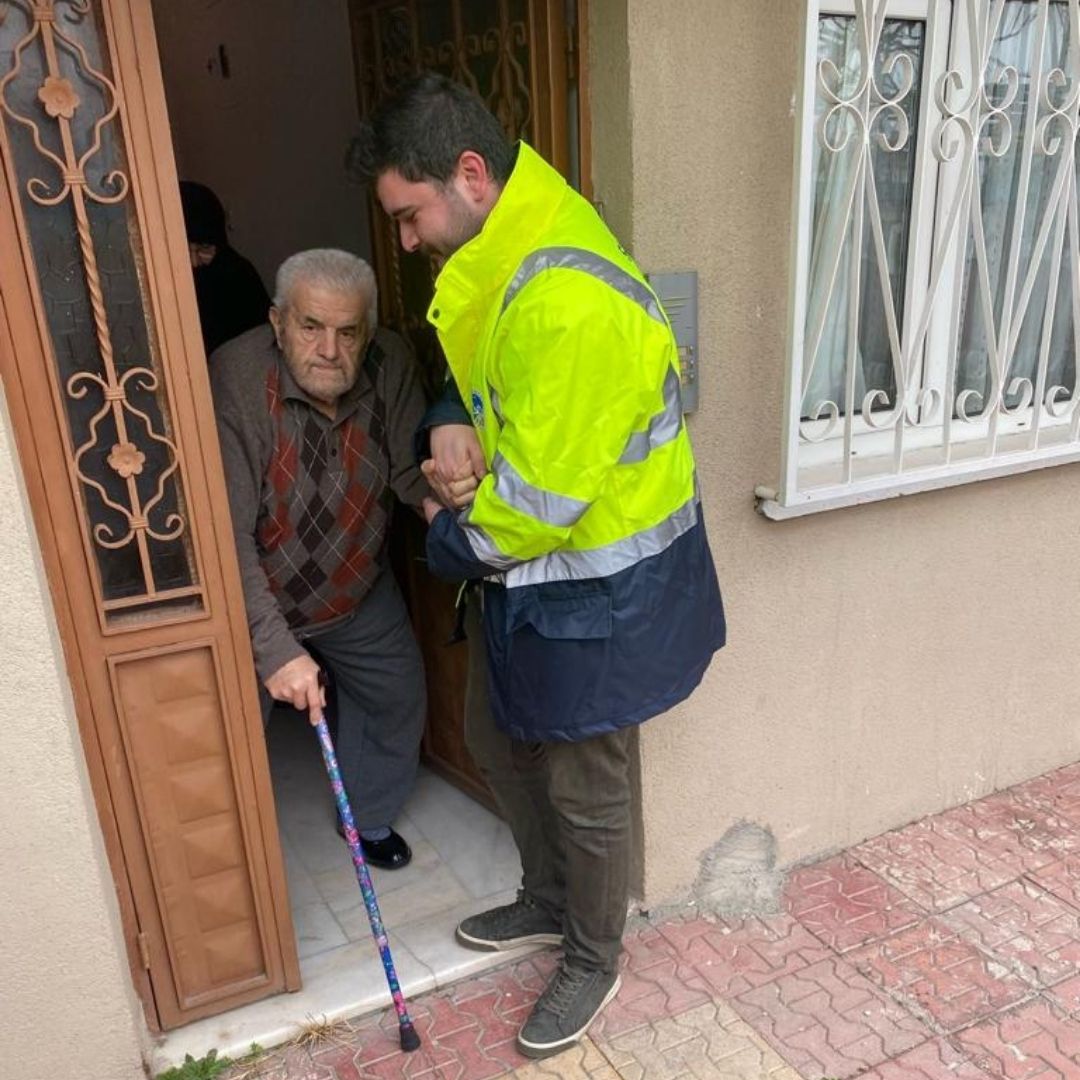 Büyükşehir YADEM depremzedelerin yanında