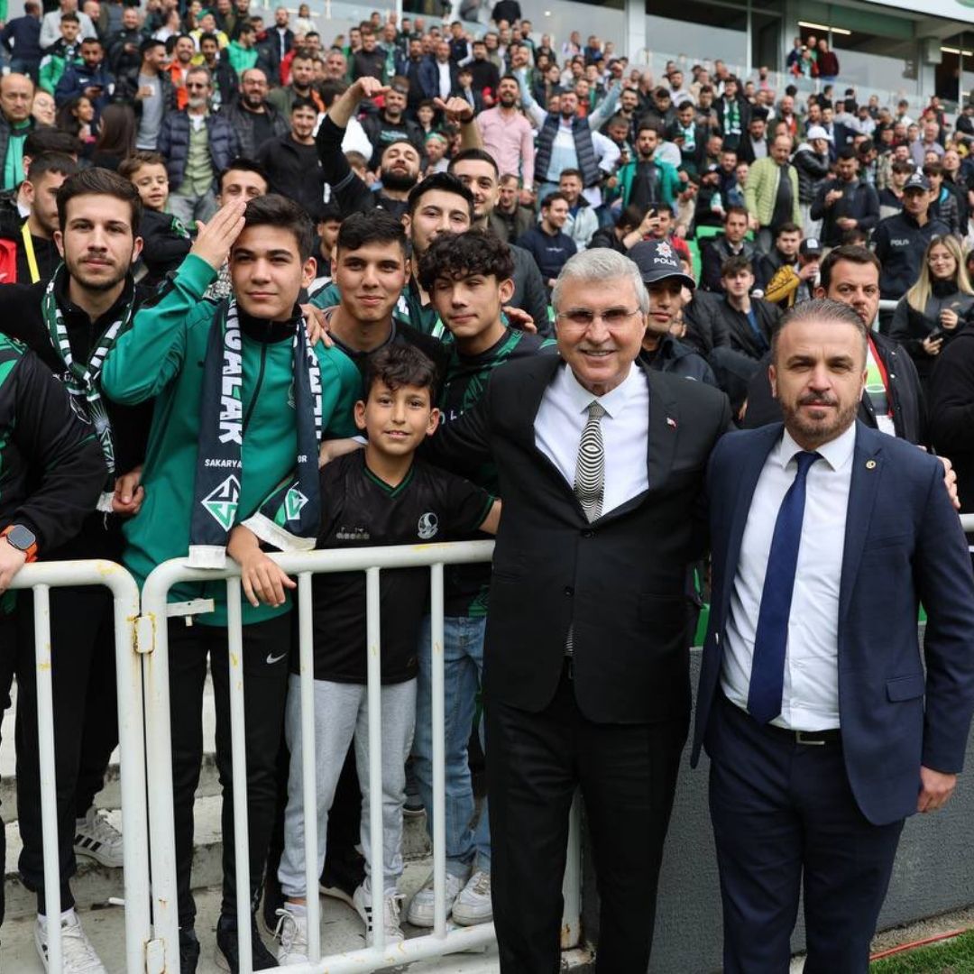 Yüce’den Sakaryaspor için şampiyonluk mesajı: “Şehrin sevdası adım adım Süper Lig’e”
