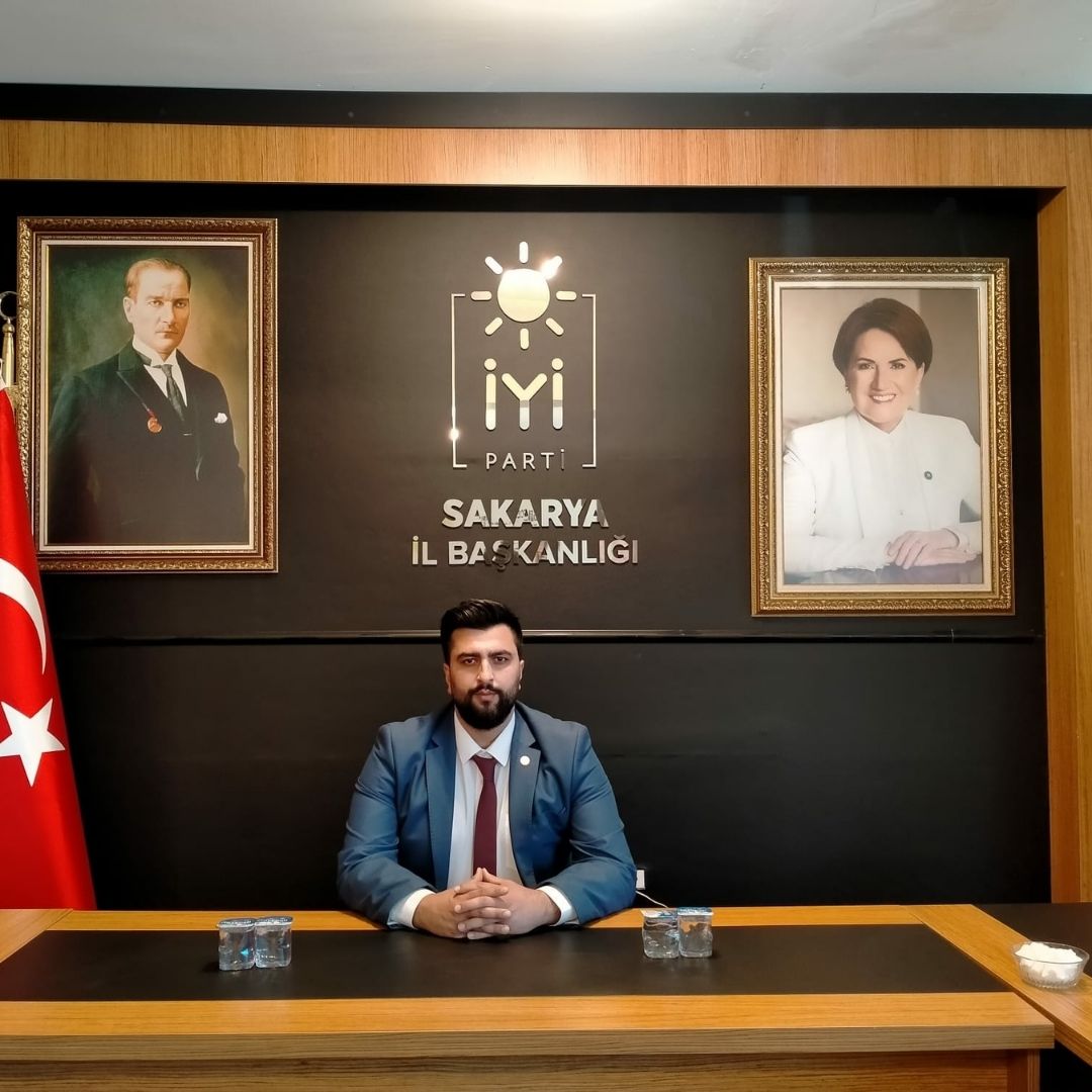 Yunus Aydemir’den SAÜ öğrencilerine destek