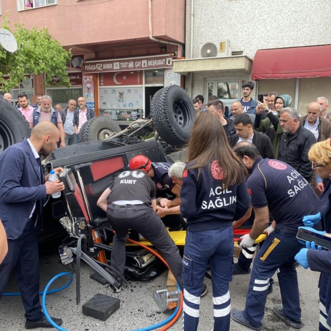 Takla atan off-road aracını görenler bölgeye koştu