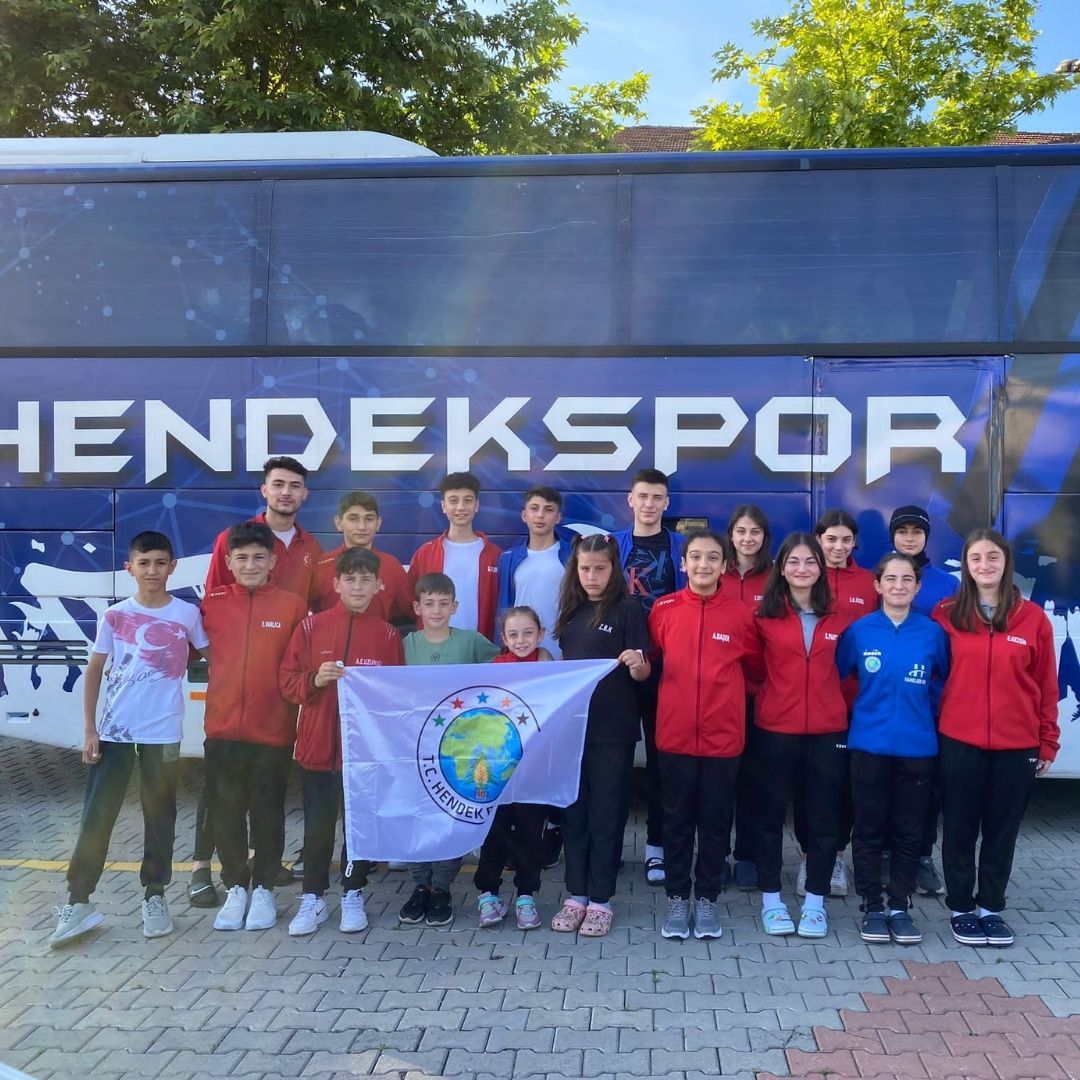 21 Sporcuyla Hendek Belediyesi Karate Takımı