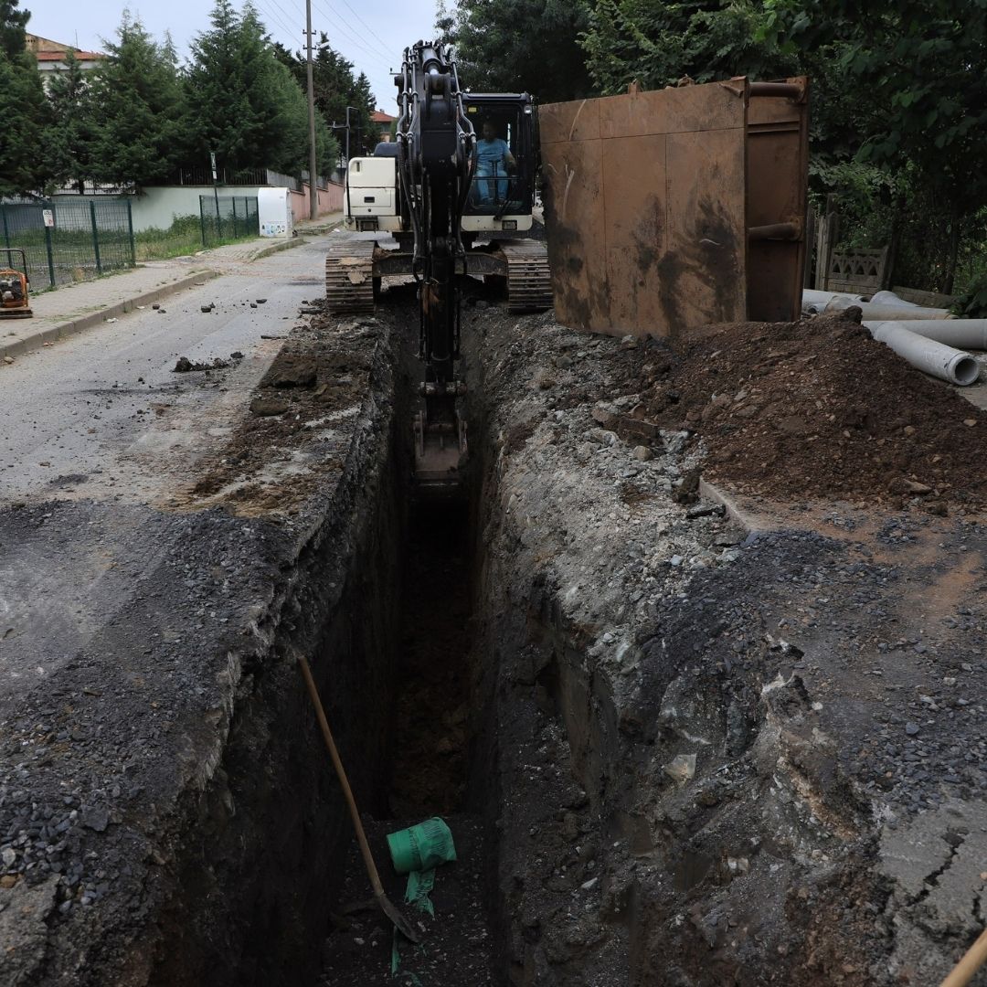 Büyükşehir Belediyesi, 17 Bin 500 metrelik altyapı hattında çalışmalarını sürdürüyor