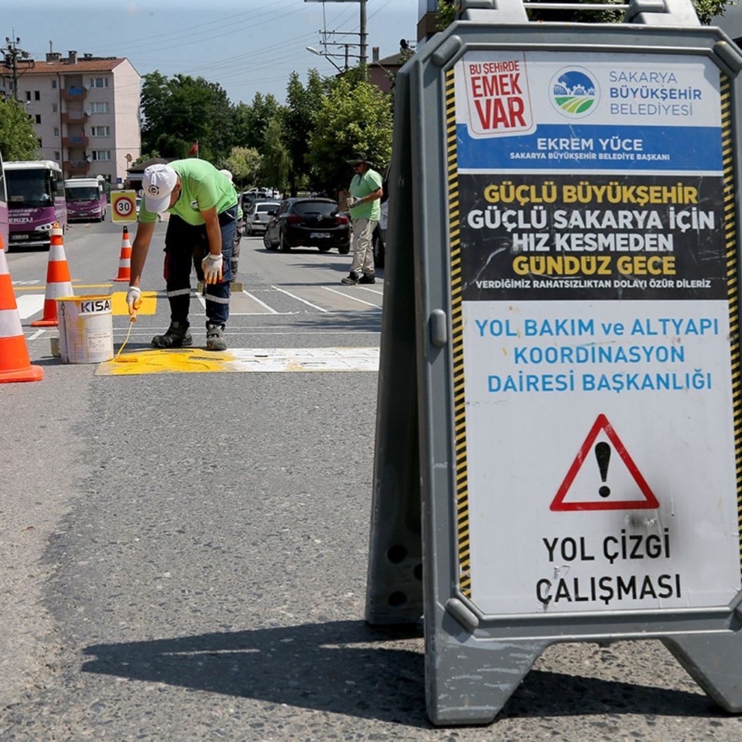 Büyükşehir yaya geçitleri ve bordürleri yeniliyor