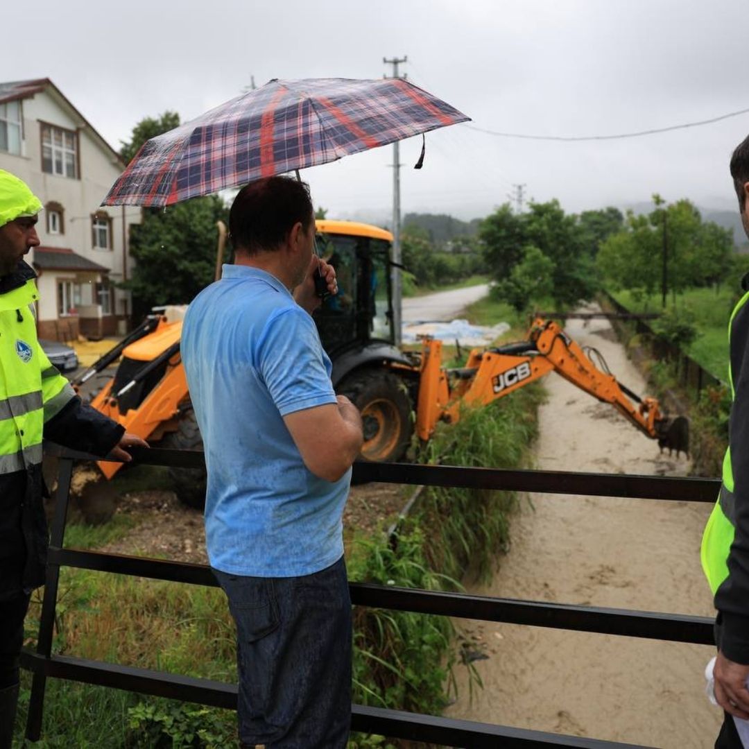 Aşırı kuvvetli yağışa Büyükşehir Belediyesi’nden anında müdahale