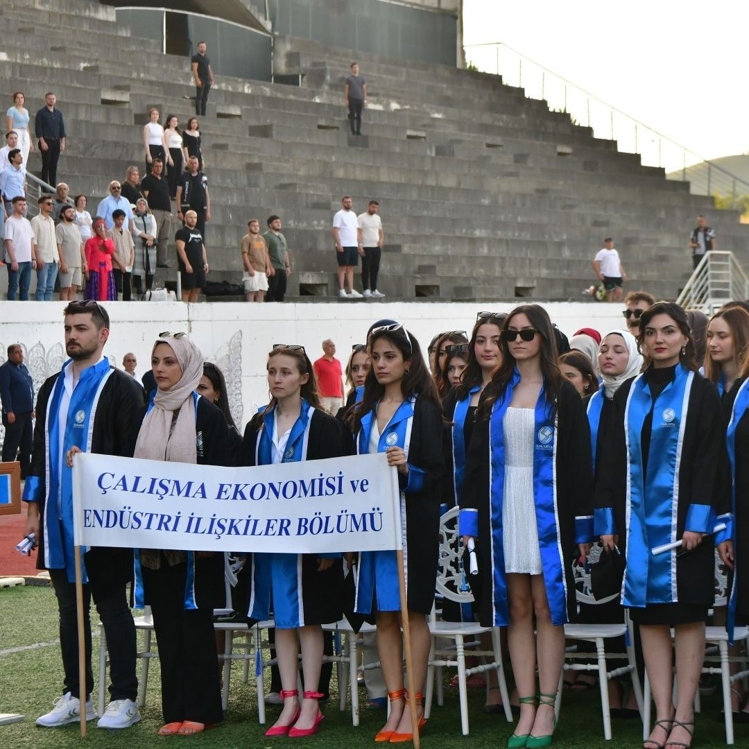 Siyasal Bilgiler Fakültesi Mezunlarını Uğurladı