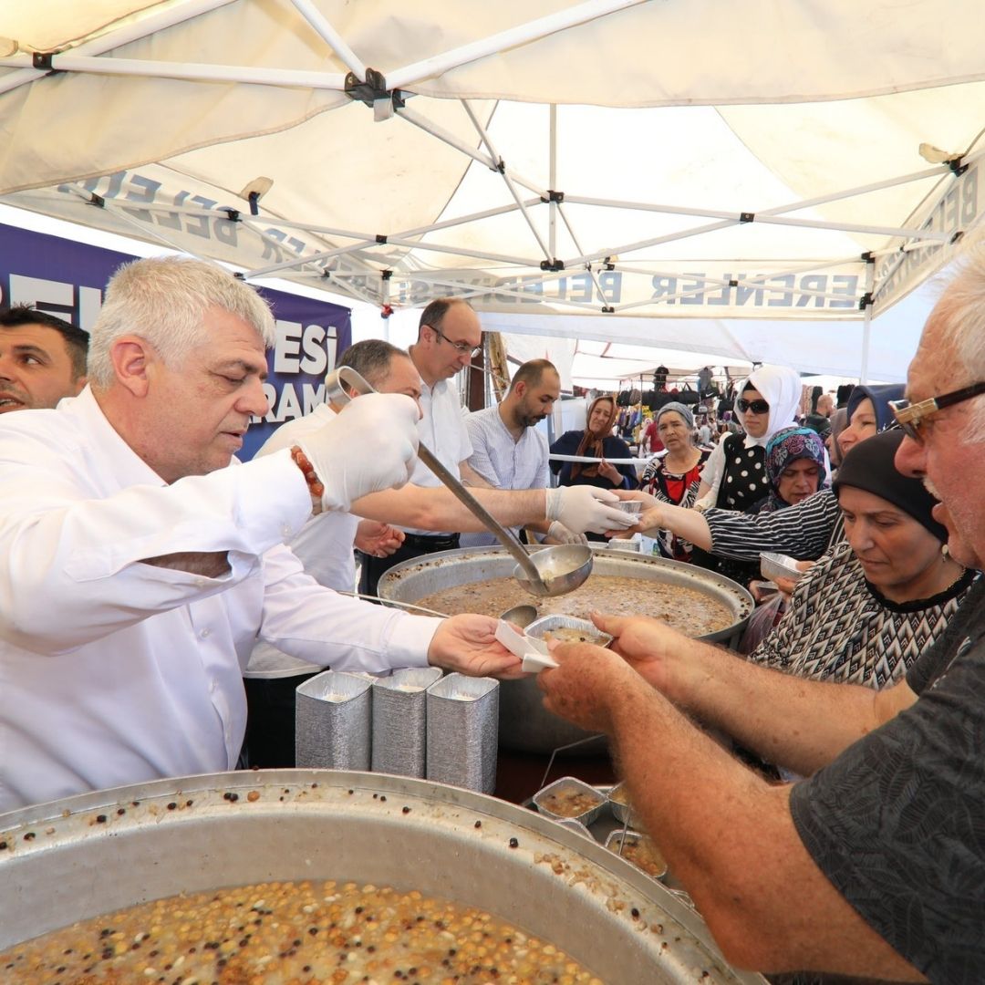 Erenler’de Aşure İkramı