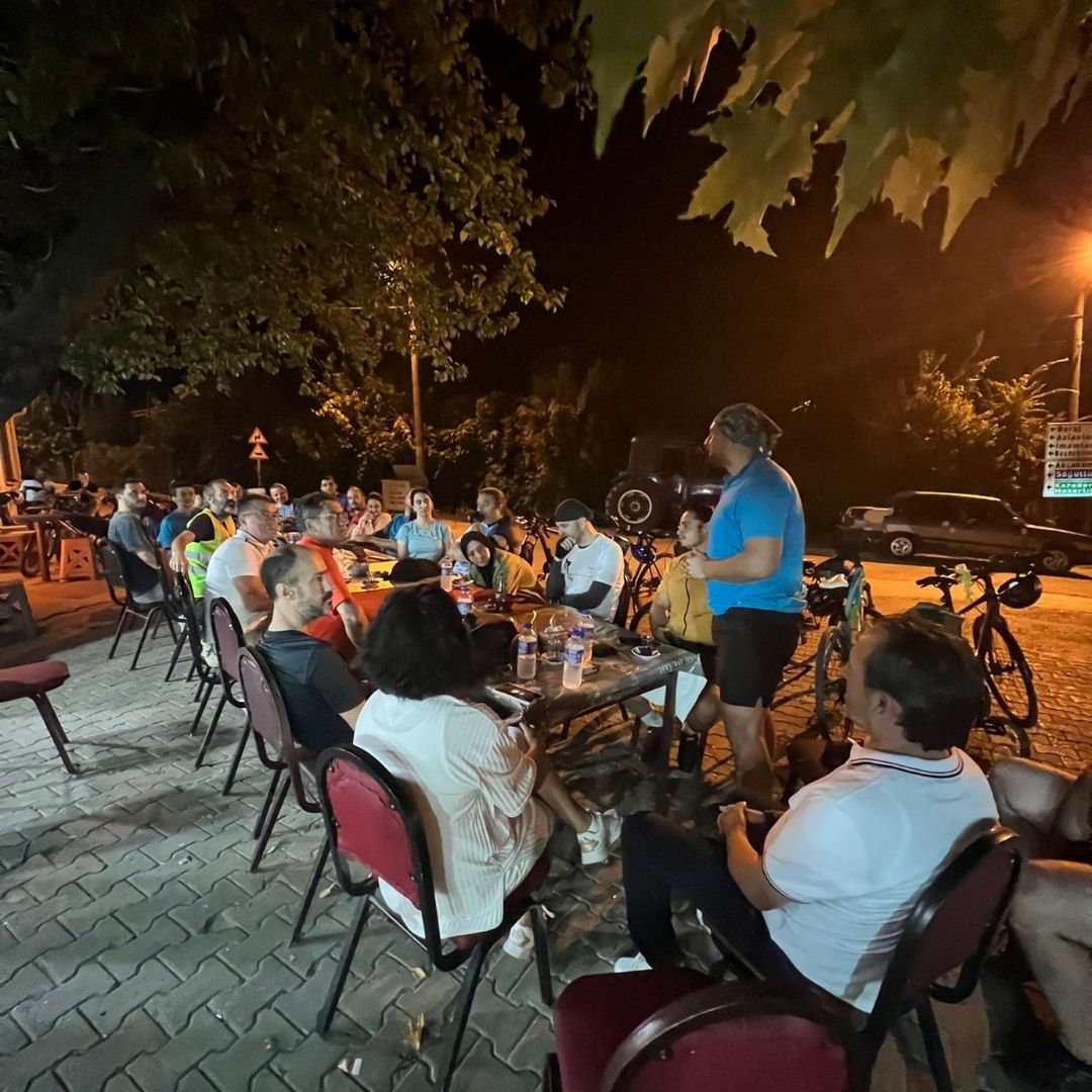 Bisikletliler Derneği üyelerinden Karadere Mahallesi Muhtarı Akıncık' a ziyaret