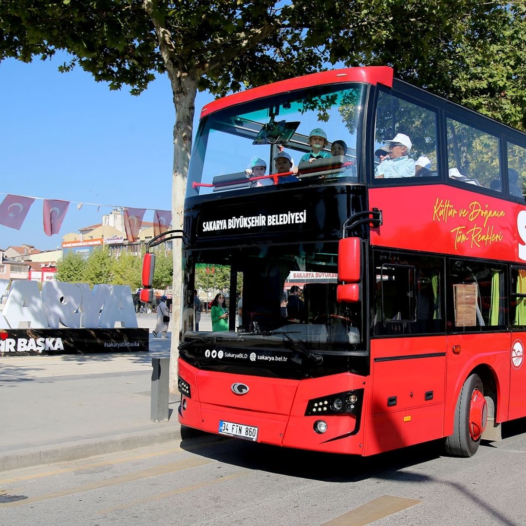 Büyükşehir’in çift katlı turizm otobüsü seferlerine başladı