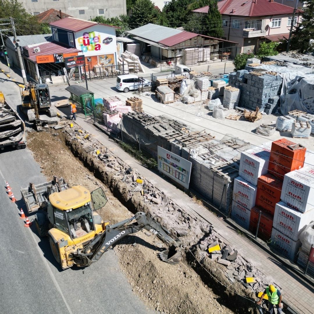 Akyazı’nın altyapısı Büyükşehir Belediyesi’nin çalışmaları ile güçleniyor