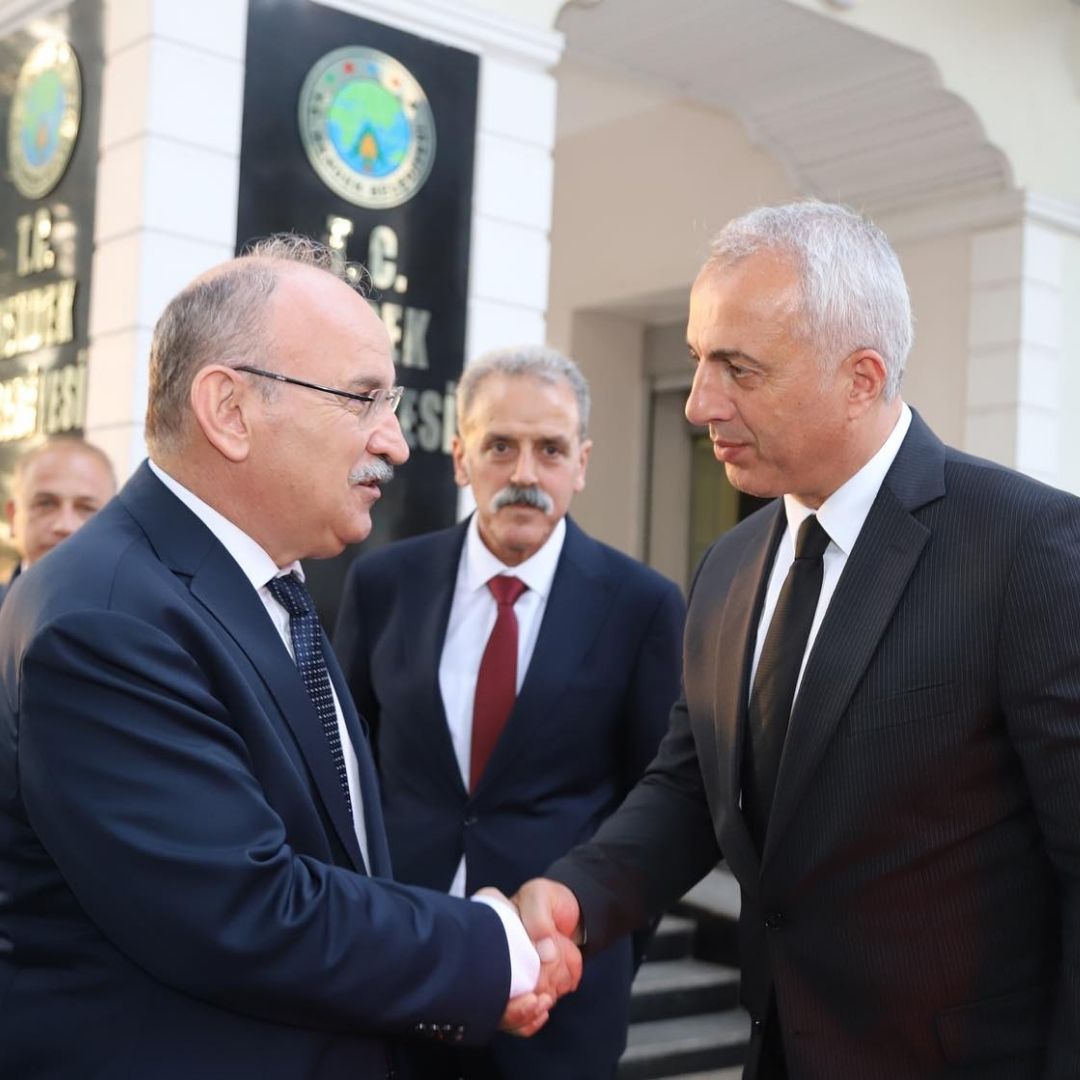 Hendek Belediye Başkanı Turgut Babaoğlu,  Vali Karadeniz'i Makamında Ağırladı