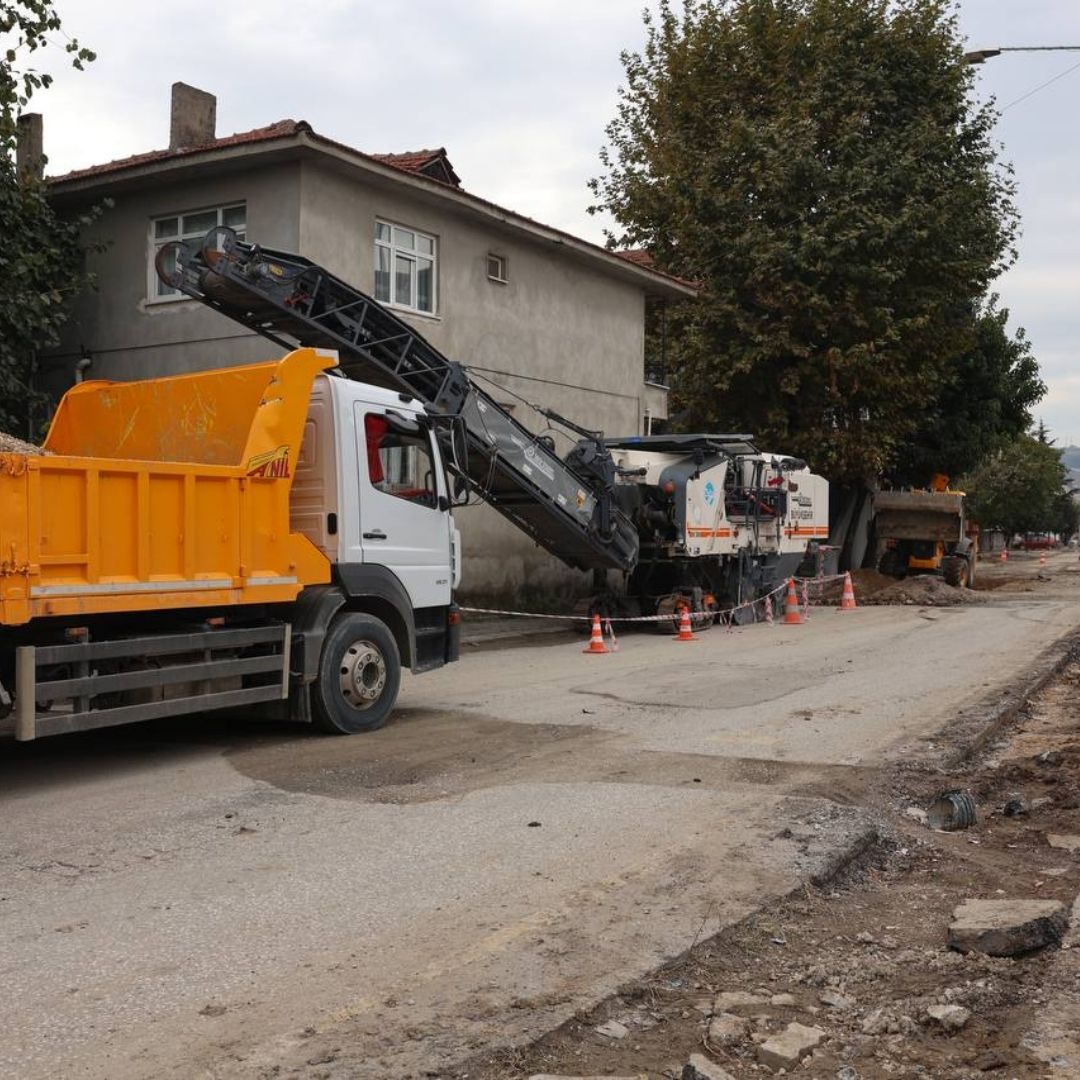 Kirişhane ve Cumhuriyet Caddelerinde altyapının ardından asfalt hazırlığı başladı