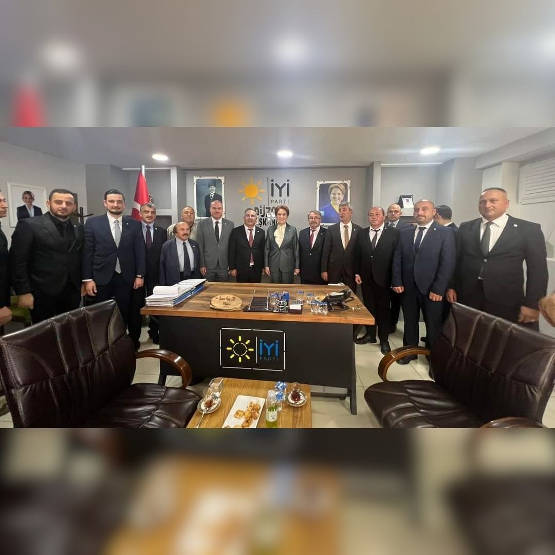 İYİ Parti Sakarya İl ve İlçe Başkanları Düzce'de Meral Akşener ile bir araya geldi