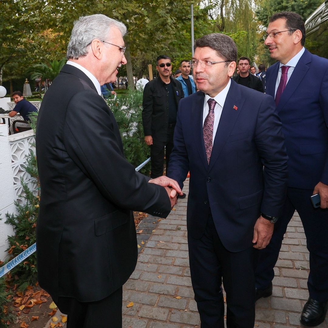 Adalet Bakanı Yılmaz Tunç, Büyükşehir Belediyesi’ni ziyaret etti.