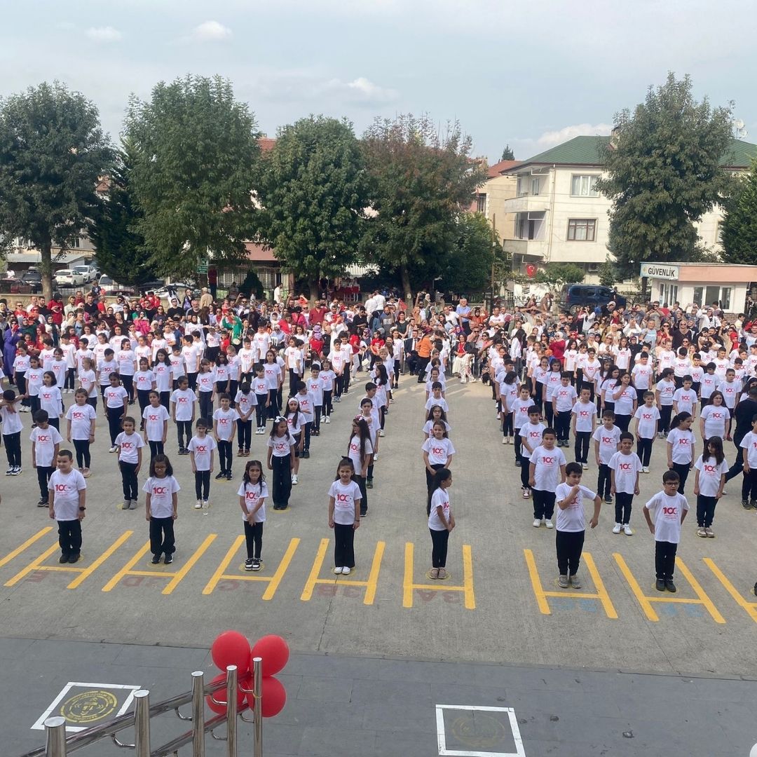 Ali Dilmen İlkokulu’ndan muhteşem 100.yıl gösterisi