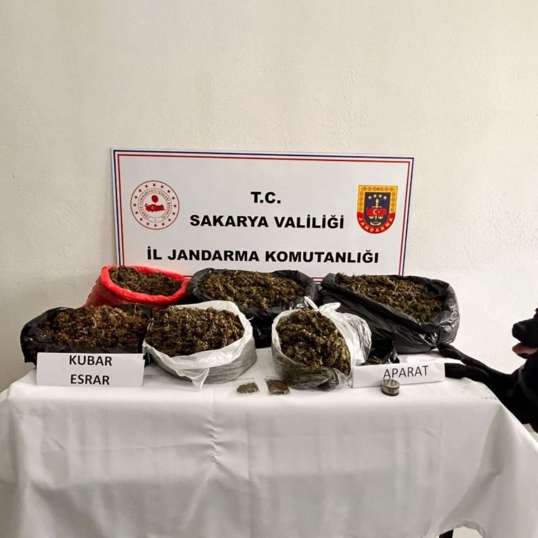 Hendek'te Jandarma'dan Uyuşturucu Operasyonu; 21 kilo Esrar maddesi ele geçirildi
