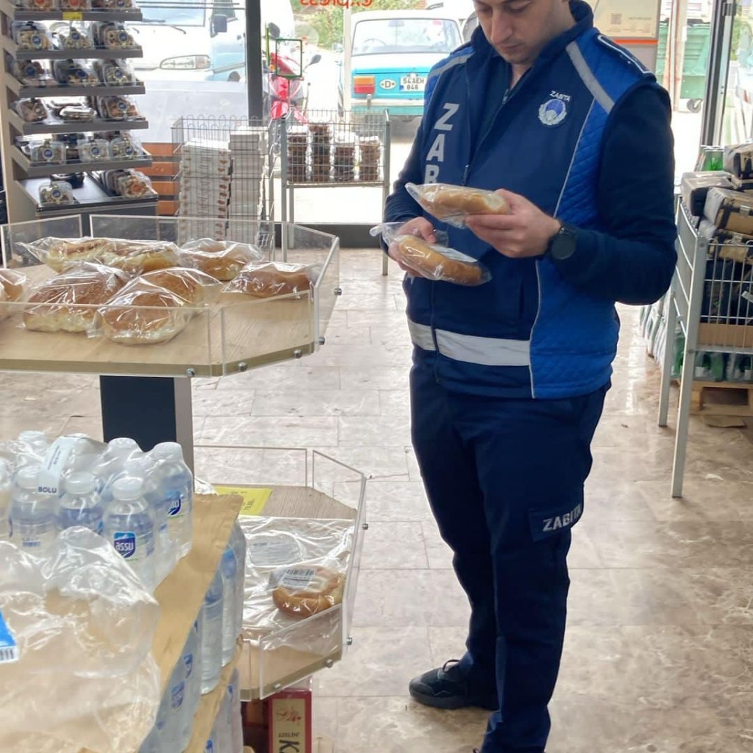 Sapanca Belediyesi Zabıta Müdürlüğü Ekipleri Zincir Marketlerde Denetim Yaptı