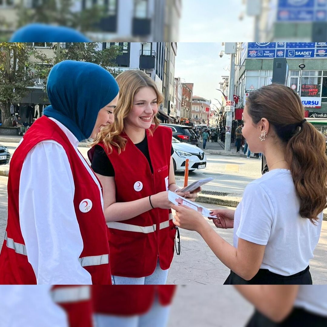 Kan bağışı bilinci oluşturmak için sahadaydılar