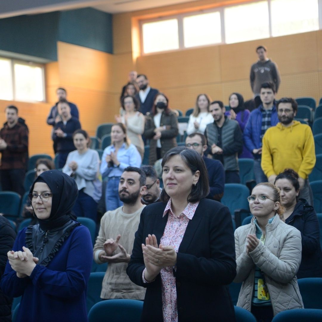 Engelsiz Yaşamda Bilinçlenme: Sakarya Üniversitesi’nde Okuyucu ve İşaretleyici Görevli Eğitimi