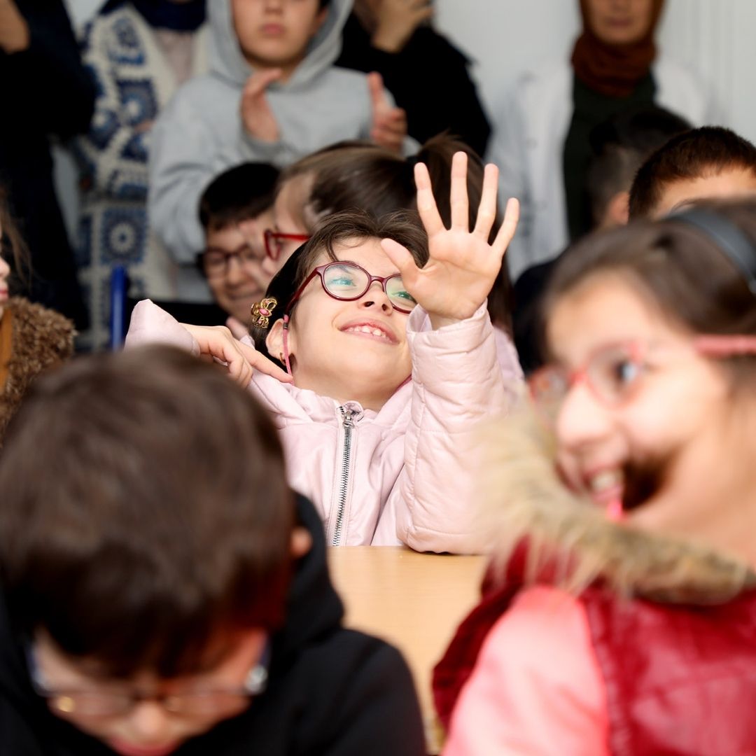 ‘Karagöz Göklerde’ engelsiz miniklere tebessüm oldu